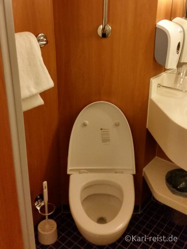 Toilette und Waschbecken in 4 Personen Kabine auf Stena Scandinavican