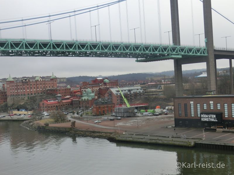 Unter der Brücke uhren wir hindurch bei der Einfahrt nach Göteborg.