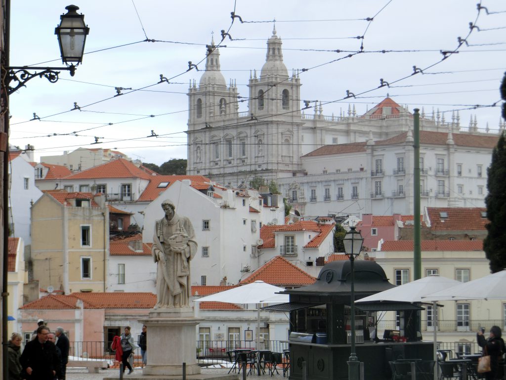 Aussicht auf die Sao Vicente of Fora Kirche in Lissabon