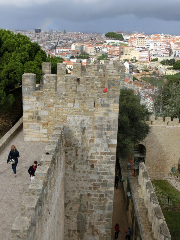 Mauer und Turm Castelo de São Jorge