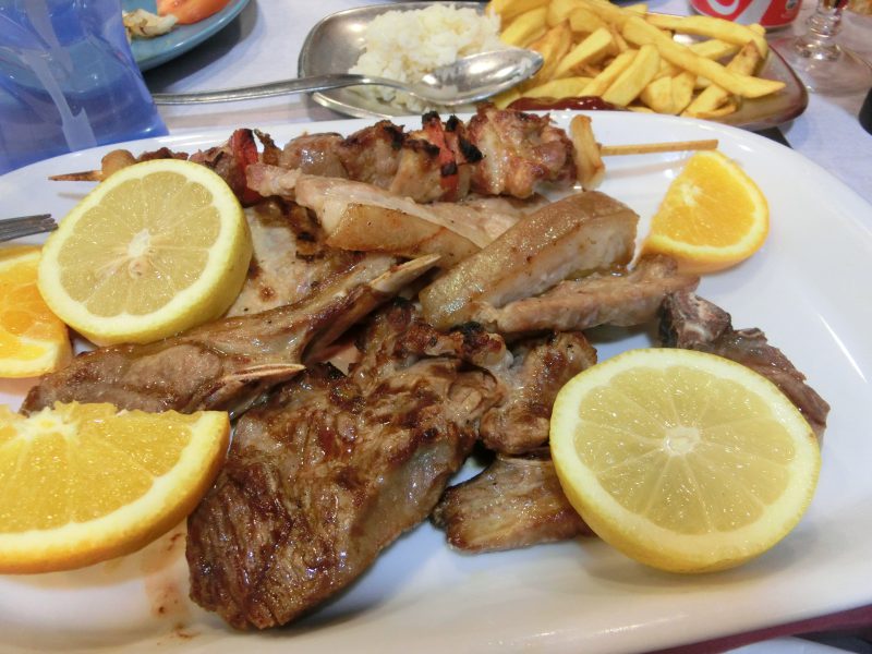 Gemischte Fleischplatte vom Grill