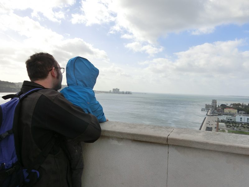 Sebastian und Karl auf dem Padrao dos Descobrimentos