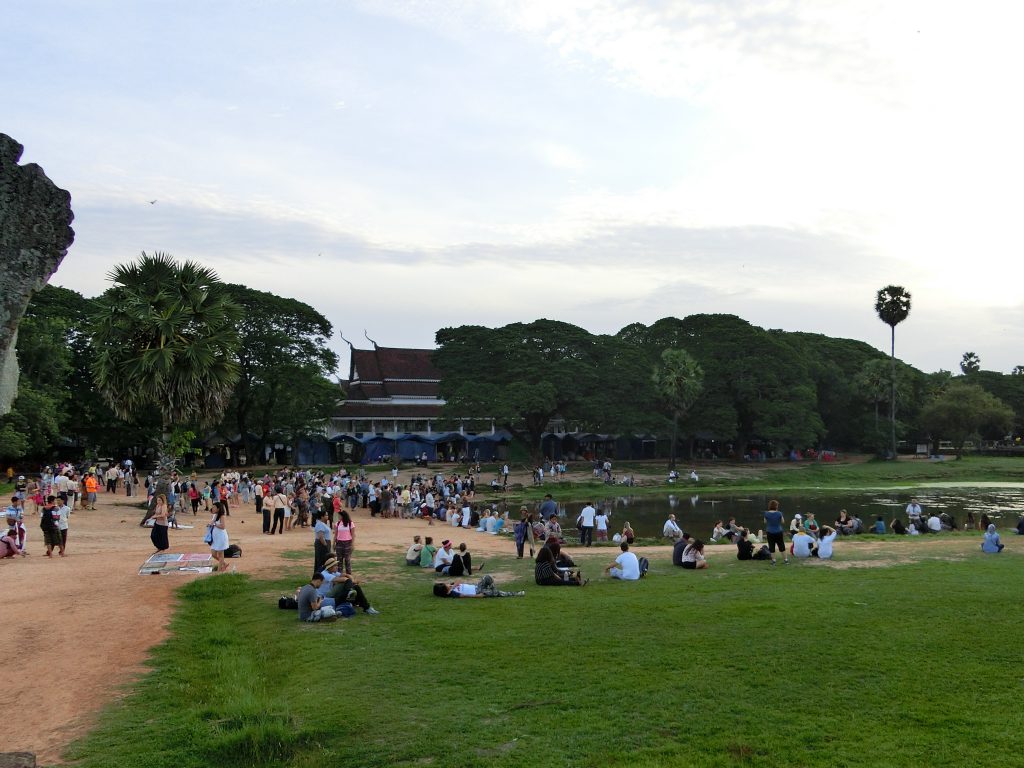 Menschenmassen beim Sonnenaufgang bei Angkor