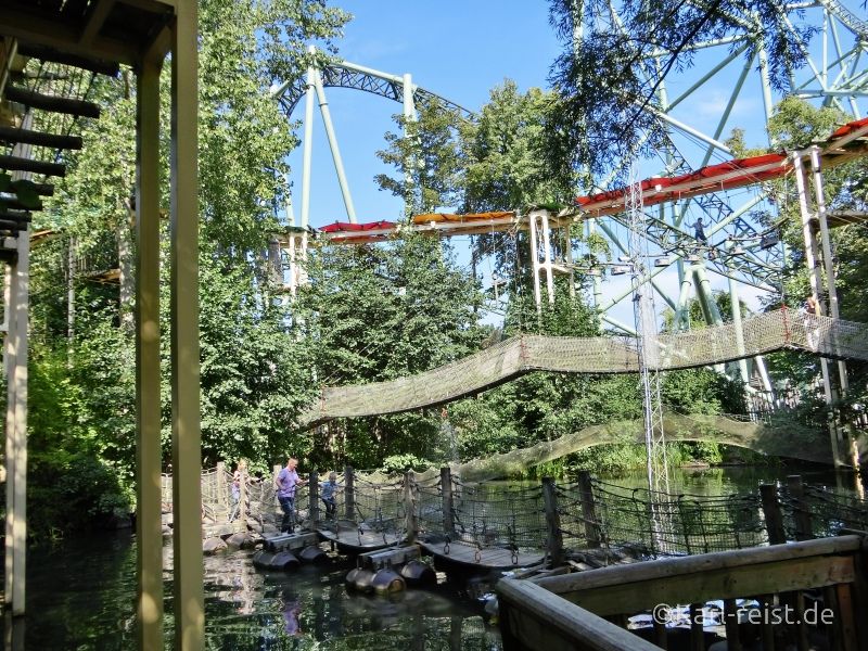 Hochseilgarten für Erwachsene und Wackelbrücke im Hansapark