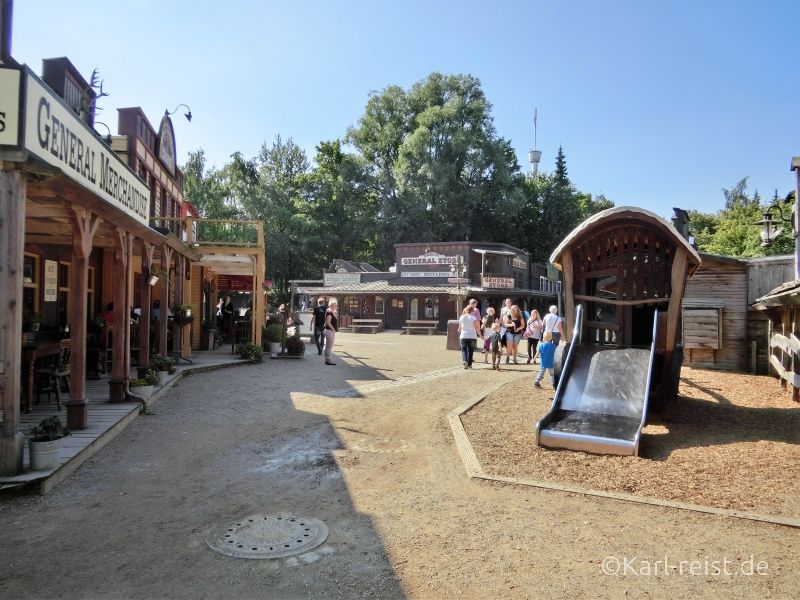 In der Westernstadt kann man den Wilden Westen nachempfinden und in eine der vielen Shows gehen.