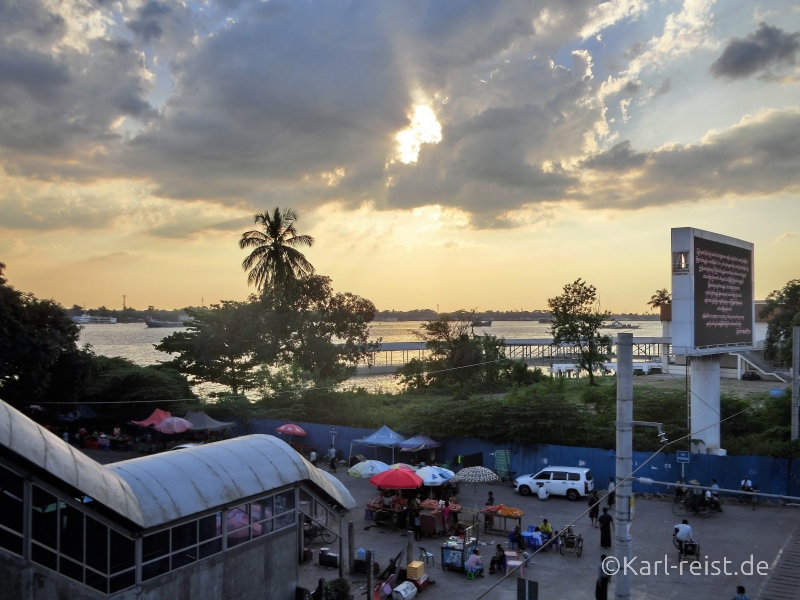 Yangon Fluss im Sonnenuntergang