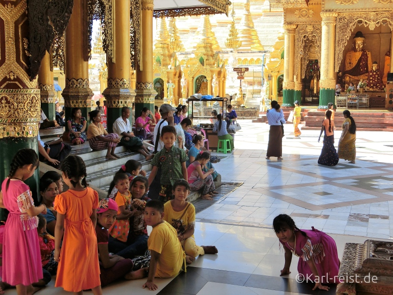 Burmesen in Shwedagon Pagode