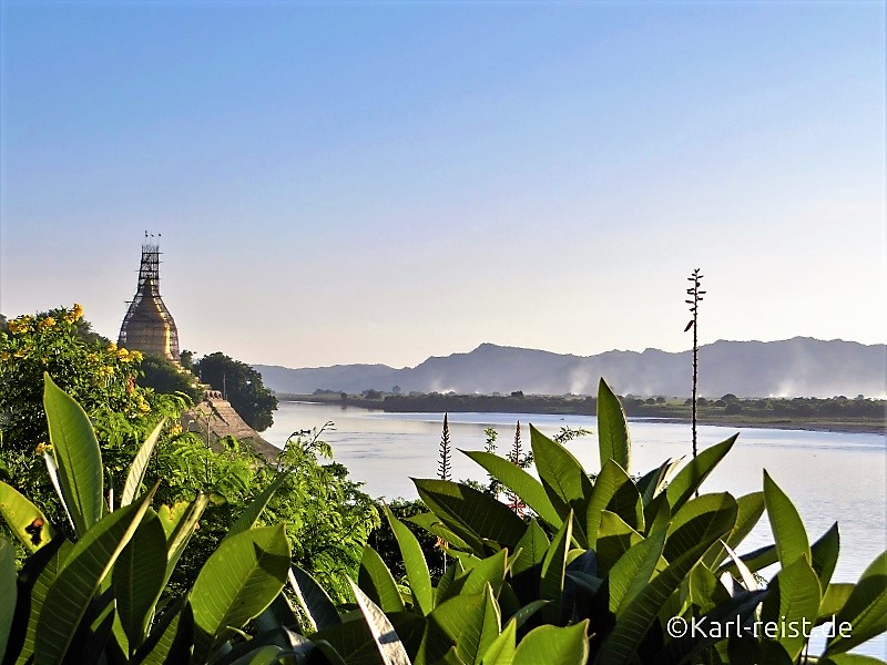 Ausblick auf den Irrawaddy Fluß vom River Front Restaurant