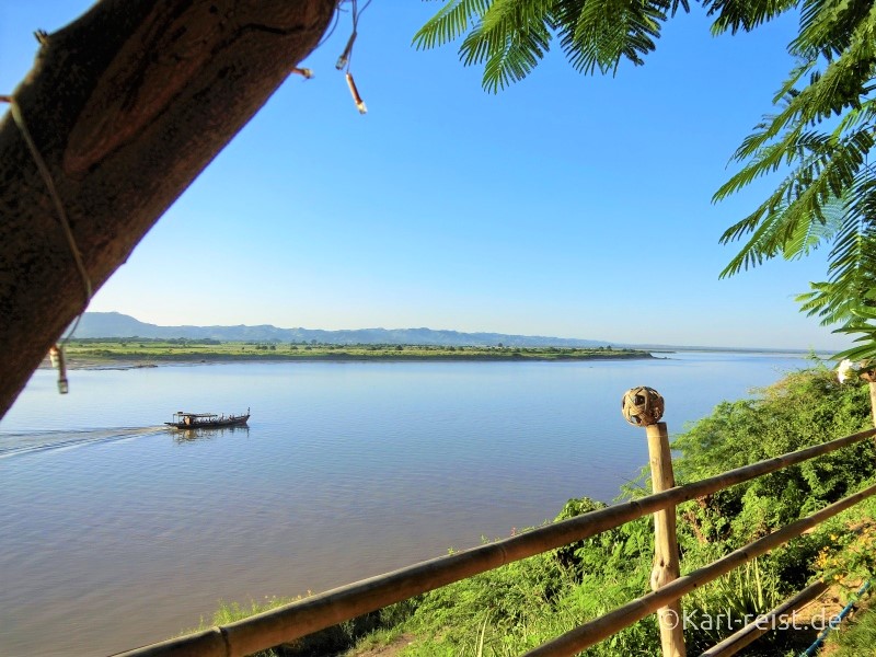 Ausblick auf den Irrawaddy Fluß vom River Front Restaurant