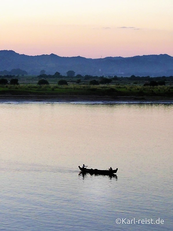 Ausblick auf den Irrawaddy Fluß vom River Front Restaurant