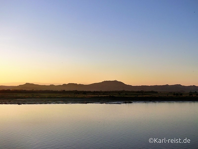 Ausblick auf den Irrawaddy Fluß vom River Front Restaurant