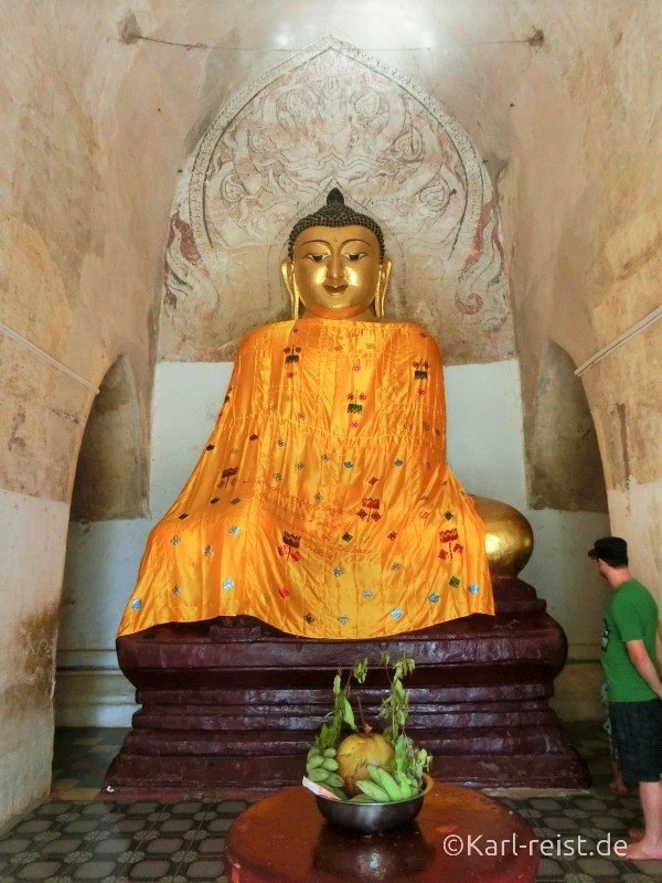 Zeichnungen hinterm Buddhakopf