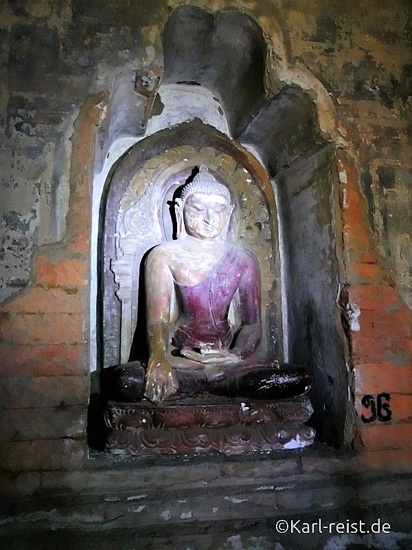 Buddha im Tempelinneren