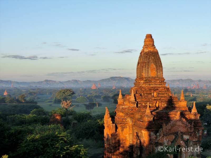 Sonnenaufgang in Bagan