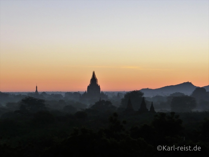 Sonnenaufgang in Bagan