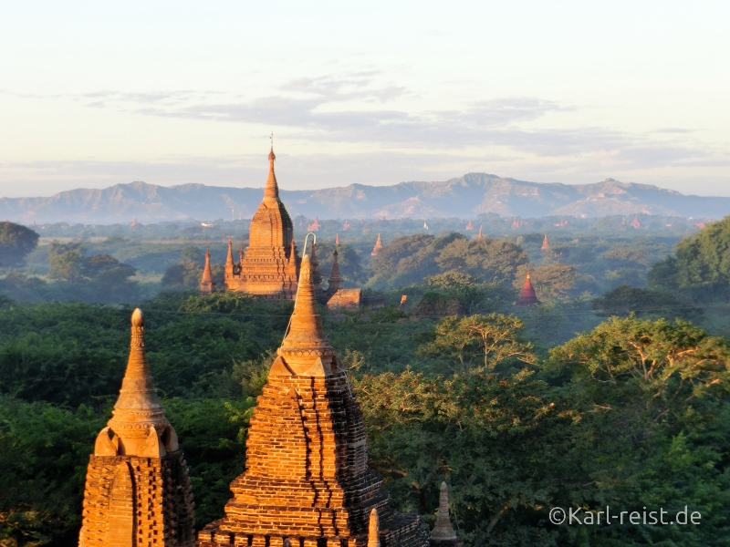 Sonnenaufgang in Bagan