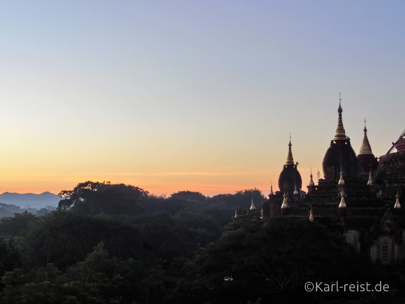 Sonnenaufgang in Bagan