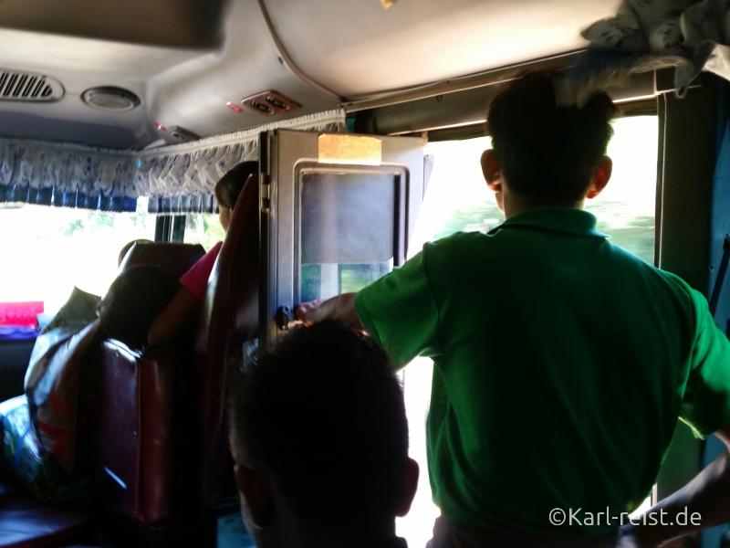 Bus Minibus Reisebus Bagan Mandalay offene Tür