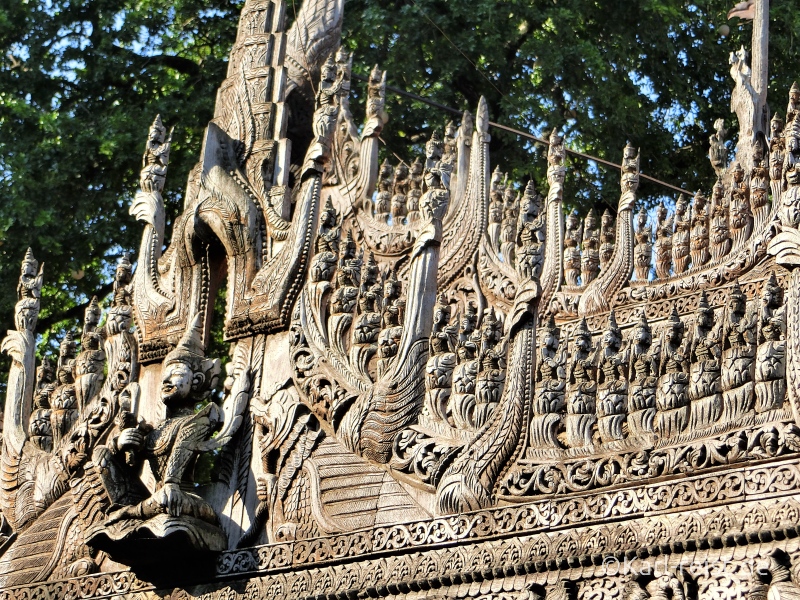 Shwenandaw Kyaung Schnitzereien von außen