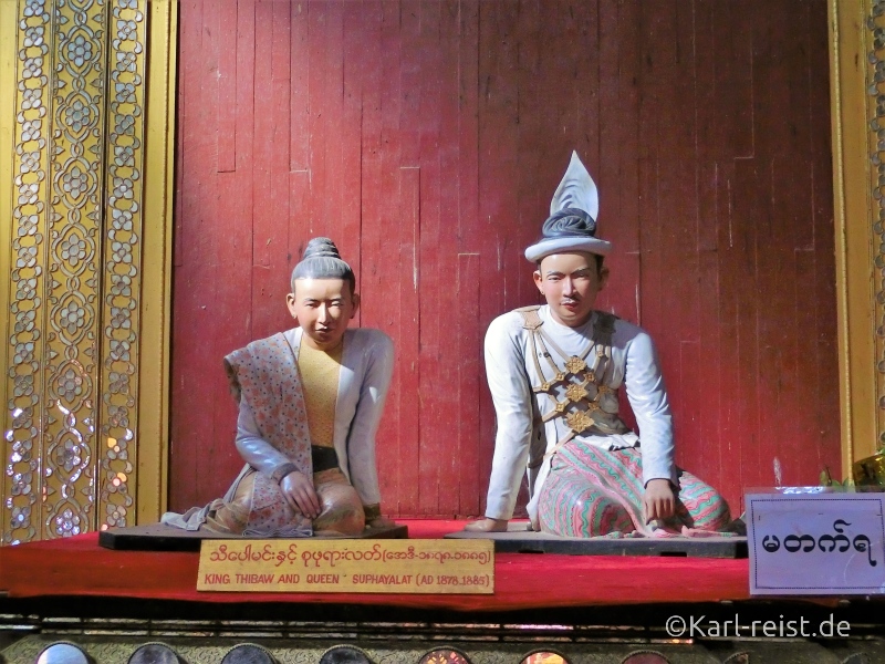 Königsstatuen im Mandalay Palace