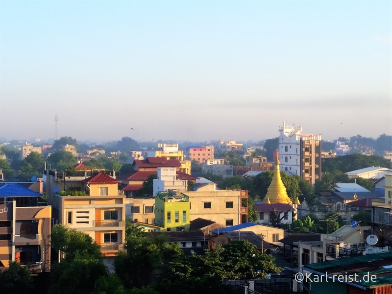 Ausblick über Mandalay vom Frühstücksraum des Mingalar Hotel