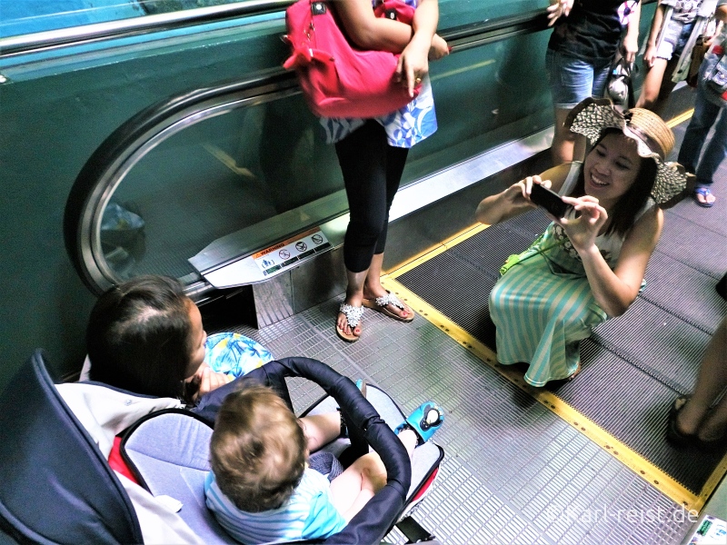 Tunnel Aquarium im Rayong Aquarium Ban Phe
