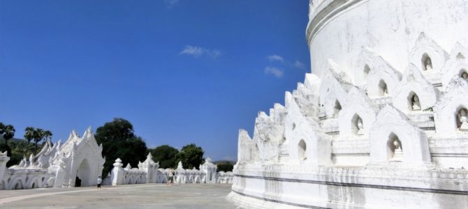 Mingun: Myanmars Dorf der Superlativen mit Rekord-Glocke, Mega-Pagode und Löwenhintern Mingun: Myanmars Dorf der Superlativen mit Rekord-Glocke, Mega-Pagode und Löwenhintern