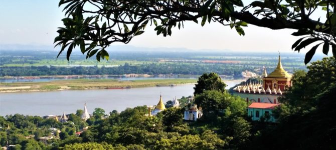 Traumhafte Aussichten über Sagaing Hill und den Irrawaddy Traumhafte Aussichten über Sagaing Hill und den Irrawaddy