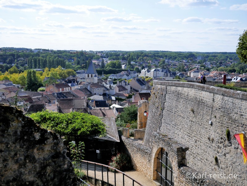 Chauvigny in Frankreich Mittelalter, Greifvogelschau und Fahrraddraisine