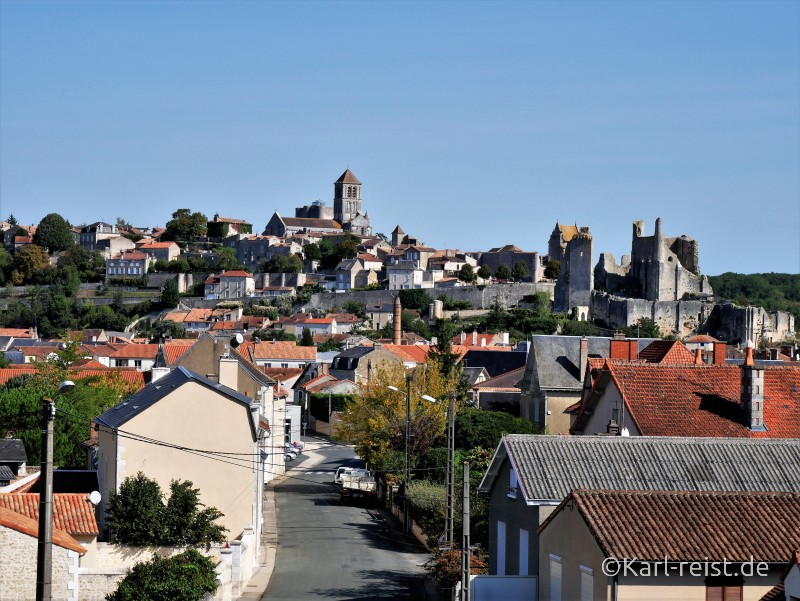 Blick auf die Cite medievale von Chauvigny