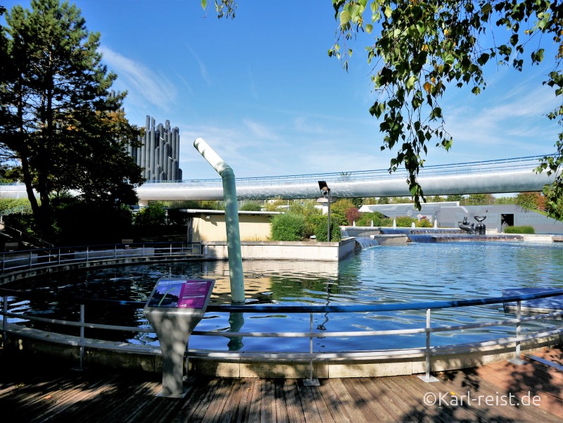 Futuroscope Poitiers Brücke See