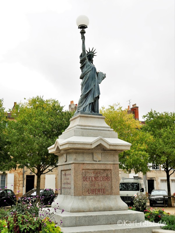 Poitiers Freiheitsstatue Place de la Liberte