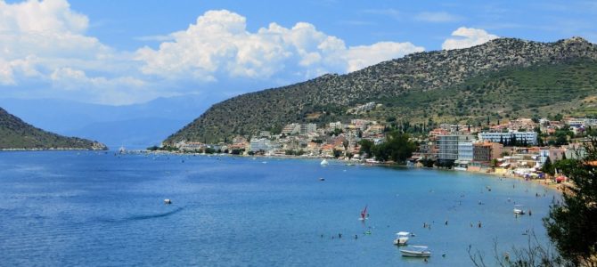 Die touristische Seite der Peloponnes: Tolo und Kandia Die touristische Seite der Peloponnes: Tolo und Kandia