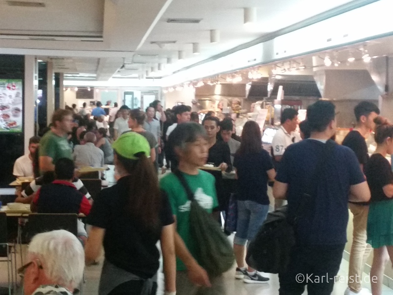 Gedränge im MBK Foodcourt Bangkok