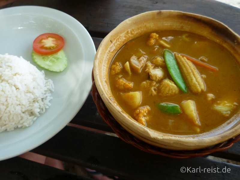 Thai Curry Massamam, Kaeng Kari (gelbes Curry), Kaeng Khiao Wan (Grünes, süßes Curry), Kaeng Phaed (Rotes Curry), Kaeng Phanaeng (mildes Curry)