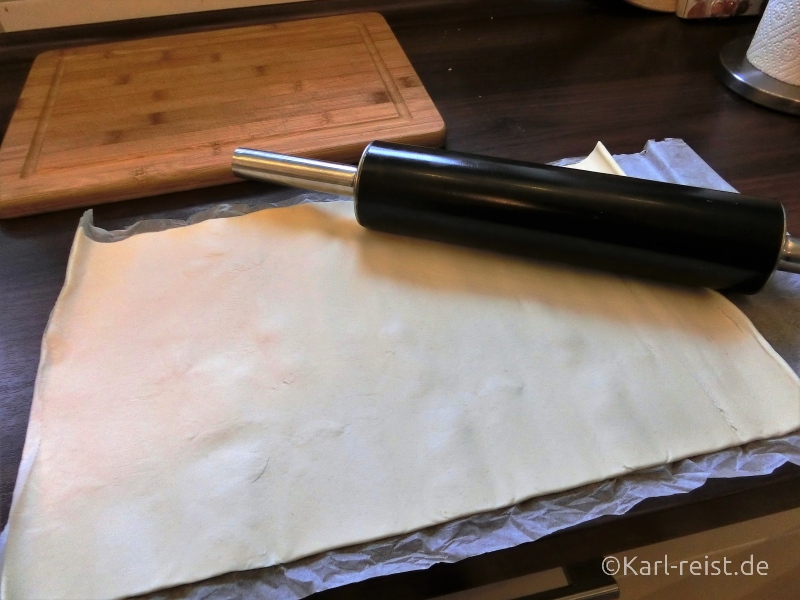 Pastéis de Nata Blätterteig ausrollen