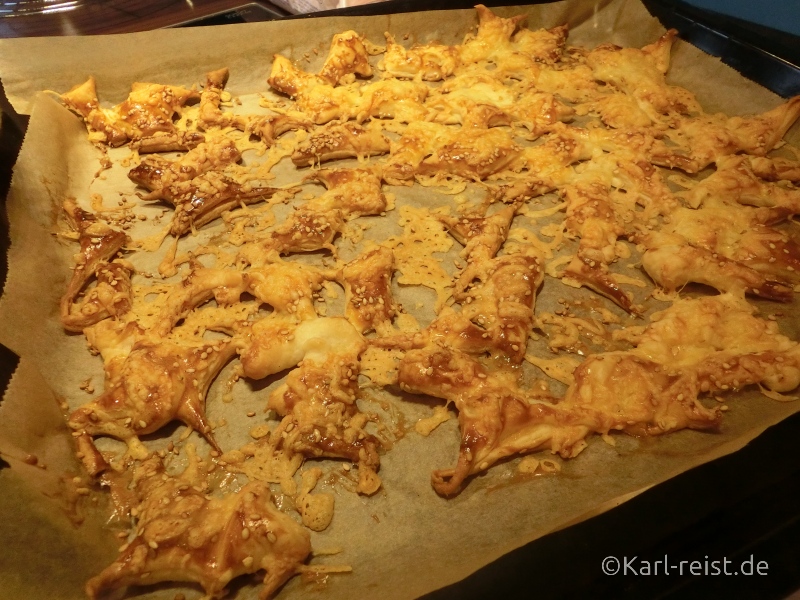 Rezept Blätterteigreste zu Crackern verarbeiten Sesam Käse