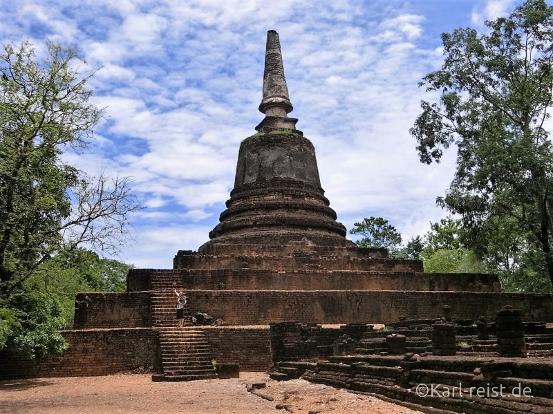 Wat Khao Phnom Pleun Si Satchanalai